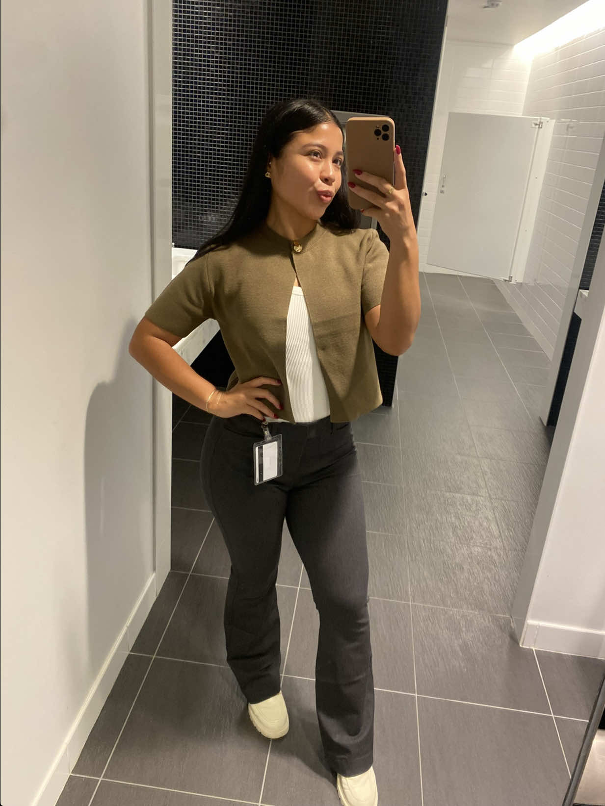 Because looks do matter in the corporate world ✨🧚🏼 #biglaw #corporatelife #outfit #officewear #nyclife 