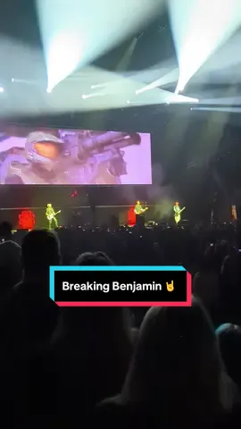 tfw @Breaking Benjamin blows you away 🎸 🤘  #Halo #breakingbenjamin #concert 