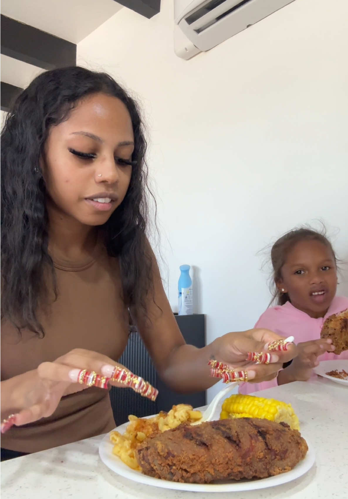 Fried turkey wings, mac & corn
