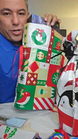 Olvídate del estrés al envolver. Con Kringle Express tienes bolsas y etiquetas listas para todos tus regalos - irápido, bonito y sin complicaciones! #IdeasDeRegalo #GiftSet #NavidadConEstilo #TikTokShopCreatorPicks #MarioMaganaTTS 