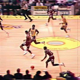 MJ got away with a travel on air😅😅#MJ #baksetball #NBA #fyp 