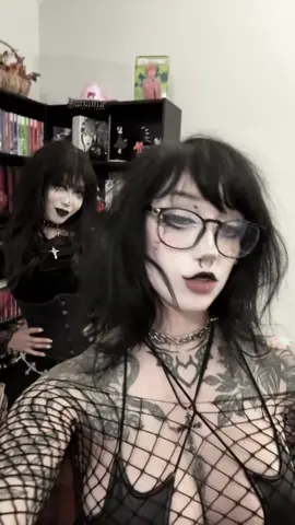 bark like u want it >:3 @Frizzy #gothic #alt #tattoo #fyp 