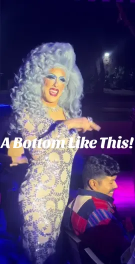 This performance is dedicated to all of the bottoms out there! And also to @kellyclarkson of course. Thank you for your service 😘🍑 • #losangeles #bottoms #liveperformance #kellyclarkson #dragqueen 