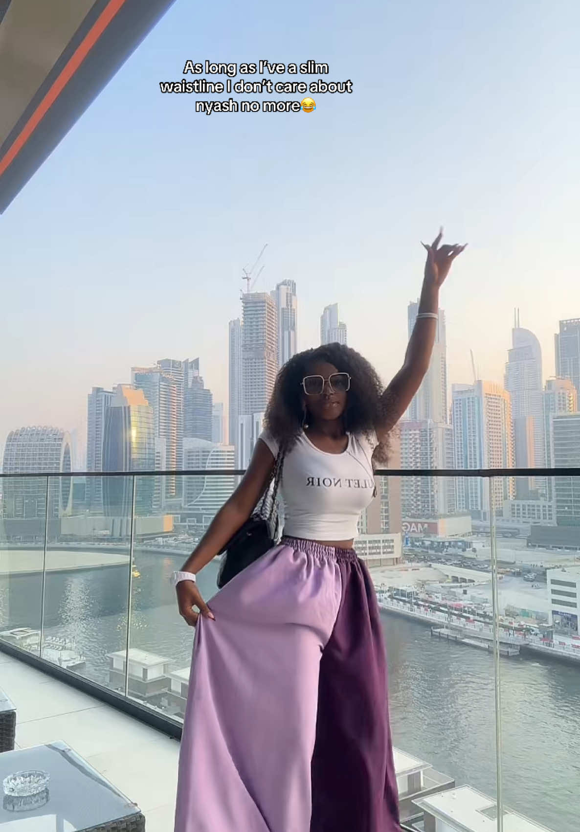 Oh yes😂🩷 #emilienbejuandem #influencer #dubai #travel #burjkhalifa 
