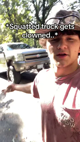 My squatted truck keeps getting made fun of#country #squattedtrucks #stunnaempire 