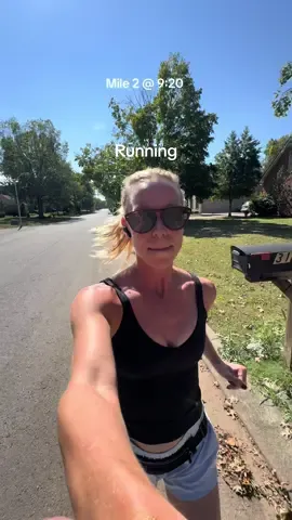 Where are my “wanna be runner girlies” that haven’t taken the plunge!? I need to slow it down on mile 1 but overall this was so fun!  @HOKA @lululemon @I-SEA  #run #runtok #runnerstiktok #Running 