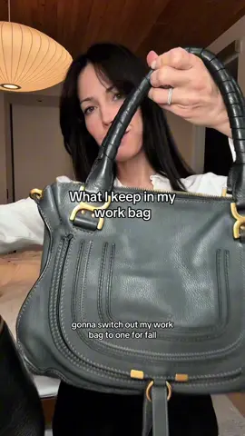 What I keep in my purse #nyc #purse #doctorsoftiktok 