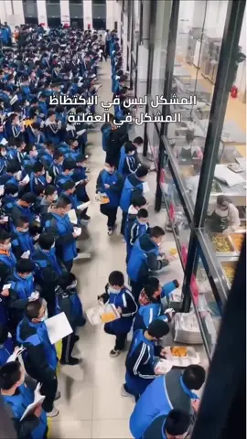 ثقافة الشعوب والعقلية والثقافة الشايليها رغم حجم الازدحام الموجود لكنهم منظمين 👌