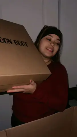 I was lost of words of the excitement and how nervous I was about the sizes😅 #unbox #unboxingvideo #moonboots #winter #winterboots 
