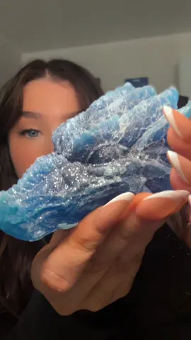 Have you tried the Blue Raspberry Dragon yet? 💙🐉 Crisp, juicy raspberry with a burst of jam inside. It’s sweet, tangy, and totally legendary 🍬✨ @Tyla  #Silkygem #crystalcandy #candy #snack #mutraucau      