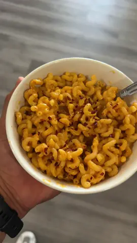 Weightloss is about finding comprimises… but honestly this doesn’t even taste like one! #fatloss #weightloss #highprotein #protein #fatlossmeal 