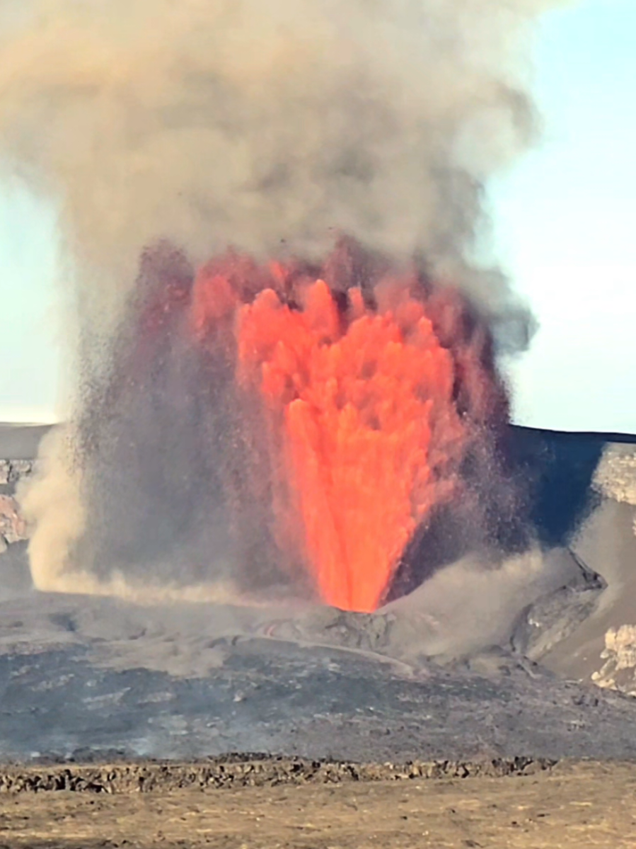 More footage from Kilauea Volcano Eruption Episode 28.  Volcano House and Steaming Bluff overlook. Raw sound.  2025 #fypシ゚viral   #foryoupage #foryourpage #eruption #Hawaii 