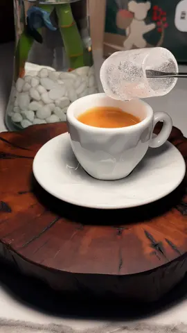 اسبرسو وثلجة 🤎. . #قهوه #your_coffee #بدون_موسيقى @متجر تولز اند مور ☕️ 