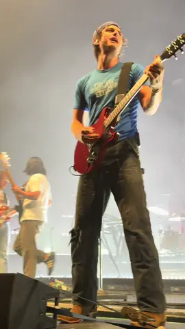 twin was having a blast @Djo  #djo #joekeery #anotherbitetour #fyp #djotime 