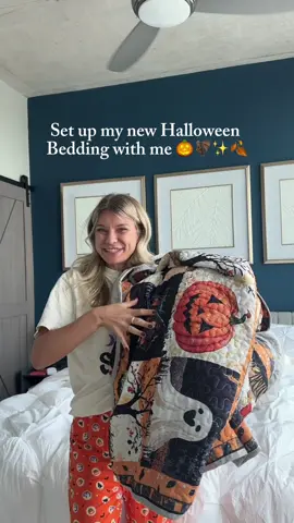 no because it's even CUTER in person! 🤩🎃✨🦇🍂 #halloween #halloweenbedroom #decoratewithme 