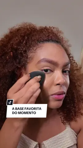 Eu amo um review de make! Pensem que esses são o futuro! A linha Triplo Retinol de Make B. do @oboticario  cuida da nossa pele deixando ela mais firme e saudável e ainda tem um acabamento lindo! Publicidade* | #publicidade  #FuturoDaMake #MakeBRetinol #OBoticário #makeuphacks 