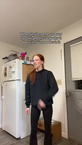 Like? Because for 1 I’m from the south and for 2 that’s chili Mac my dude noodles don’t go in chili 🤣😭 #fyp #chili #noodlesinchili 