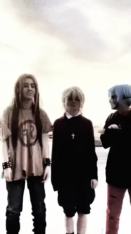 HI BANZAI CON!! LARRY: @Kaiser TRAVIS: @link ☆  . . . #sallyface #salfisher #larryjohnson #travisphelps #sallyfacecosplay 