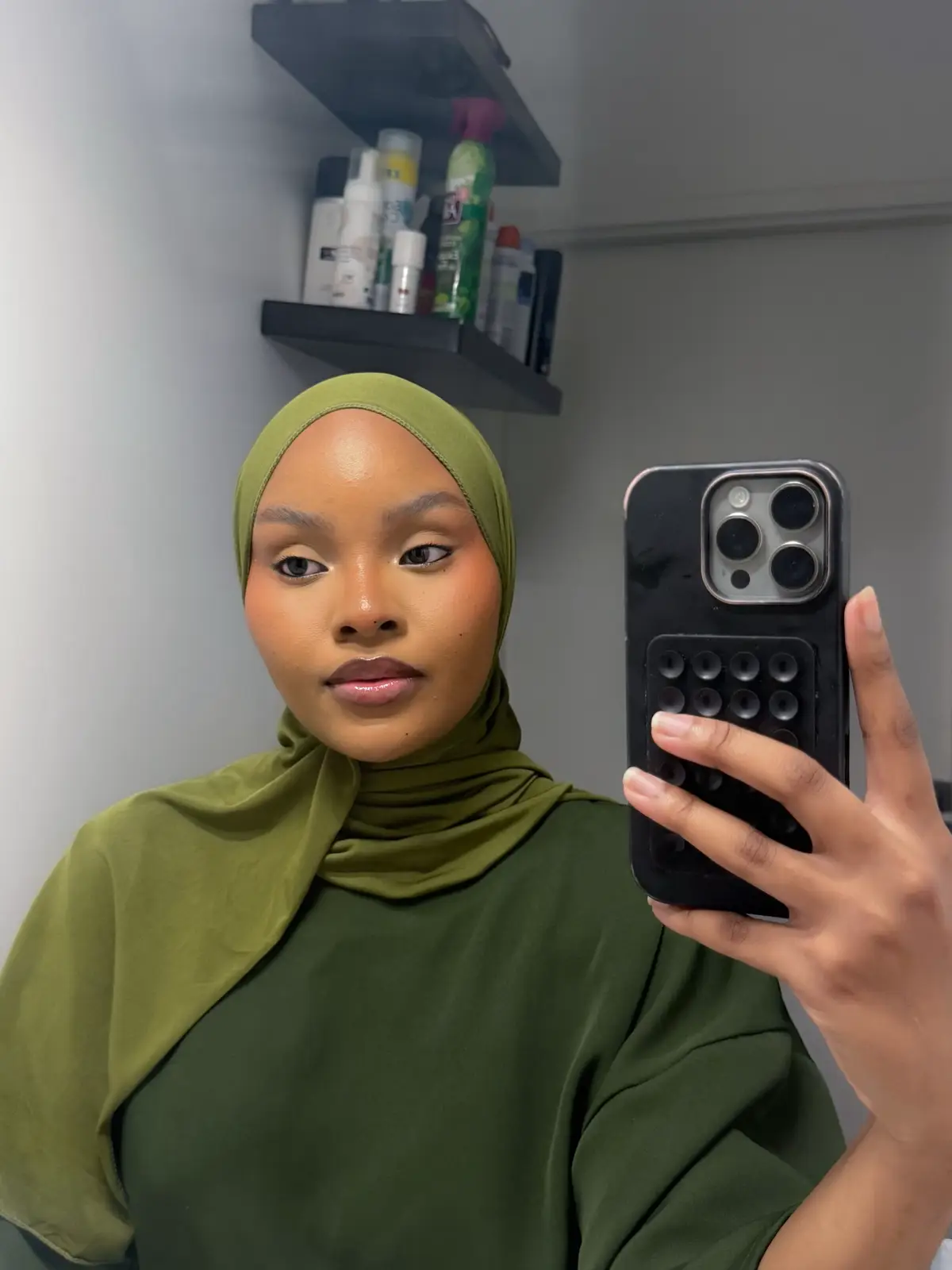 Il ne pouvait pas résister au pain 🥖  #hijabi #facecard 