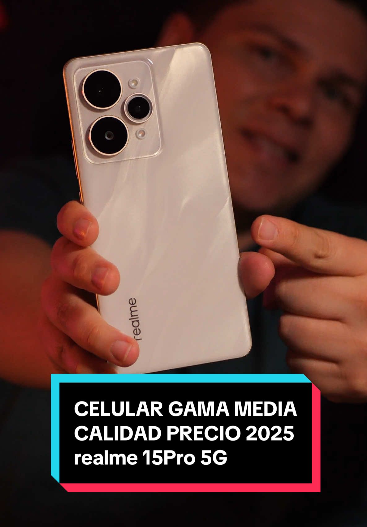 Mejor Gama Media Alta del año, este es uno de los candidatos por este puesto, un celular con triple cámara de 50MP y mucha IA, te estoy hablando del realme 15Pro 5G. #Celulares2025 #CalidadPrecio #realme15Pro #realme15series5g #celularesnuevos 
