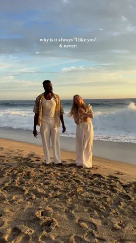 booktok, what book couple came to your mind first hearing this?! 