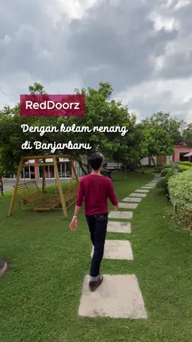 Ternyata ada penginapan budget di Banjarbaru dengan kolam renang🤩 Namanya RedDoorz near RSD Idaman Banjarbaru Syariah Meskipun budget penginapan satu ini  memiliki fasilitas yang lengkap, aman, nyaman dan wangi. Buat kalian yang mau staycation disini juga. Kalian bisa booking di aplikasi RedDoorz sekarang! #reddoorz #reddoorzid #hotelmurahbanjarbaru #penginapanmurahbanjarbaru 