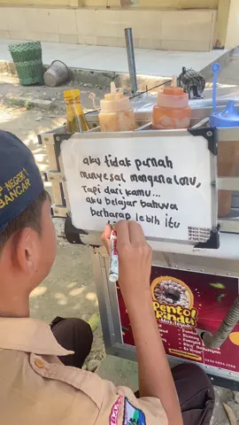 Berharap lebih tanpa tau isi hati, itu adalah hal yang paling sakit dalam hidup ini 😌😌 Selamat pagi boskuu, terima kasih sudah membeli PENTOL RINDU.. Fyp sampai mana ini😊🙏 #pentolrindumasteguh #katakatabakolpentol #jowopride #tuban24jam #fyp 
