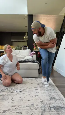 Problem solved 😂👍#couplescomedy #funnyvideo #marriedlife 