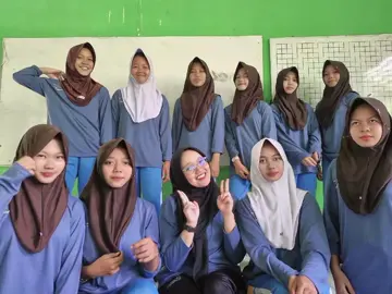 bersama anak² cantiknya kelas 8H belum lengkaaaap sii  #buzak #fyppppppppppppppppppppppp #