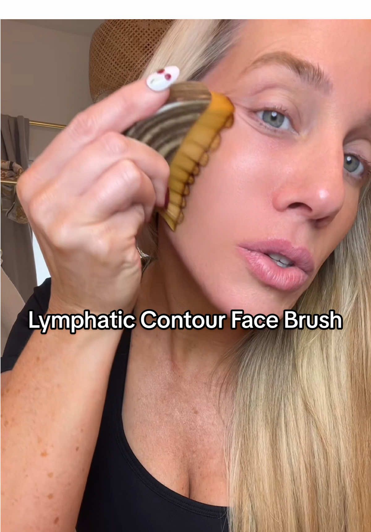 Fall vibes + self-care 🍂✨ The Lymphatic Contour Face Brush is designed to fit your natural curves, helping you achieve a sculpted, refreshed look. Smooth, gentle brushing supports relaxation and promotes a lifted glow — the perfect ritual for your skincare routine. 💆‍♀️🌿 #FallSelfCare #FaceBrush #LymphaticContour #GlowRoutine #SculptedLook
