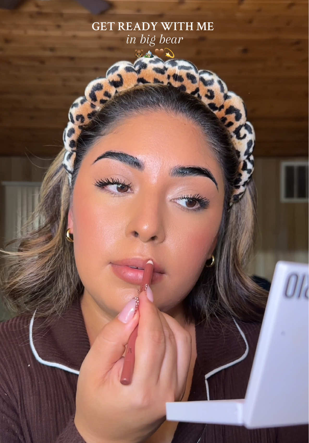 grwm for day 1 in big bear 🐻🤎  @Maybelline NY @byoma @Alleyoop Beauty @Saie @Hourglass Cosmetics @DIBSBEAUTY @loréal paris usa @rhode skin #grwm #MakeupRoutine #everydaymakeup #bigbear #bigbearcalifornia 