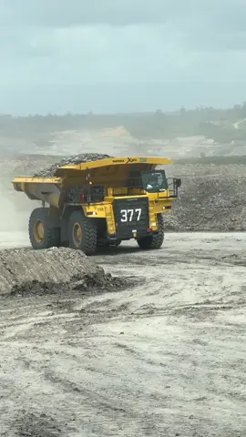 hd 377 #operatorhd#tambangbatubarakalimantan#fyp#opratorexcavator 