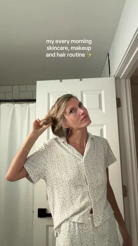 I promise I have no idea what I’m doing, but I do it. 😘💋💕#chicago #chicagotiktok #grwmroutine #grwm #OOTD @La Roche-Posay @EltaMD Skin Care @Benefit Cosmetics @byoma @MERIT Beauty @loréal paris usa @Maybelline NY 