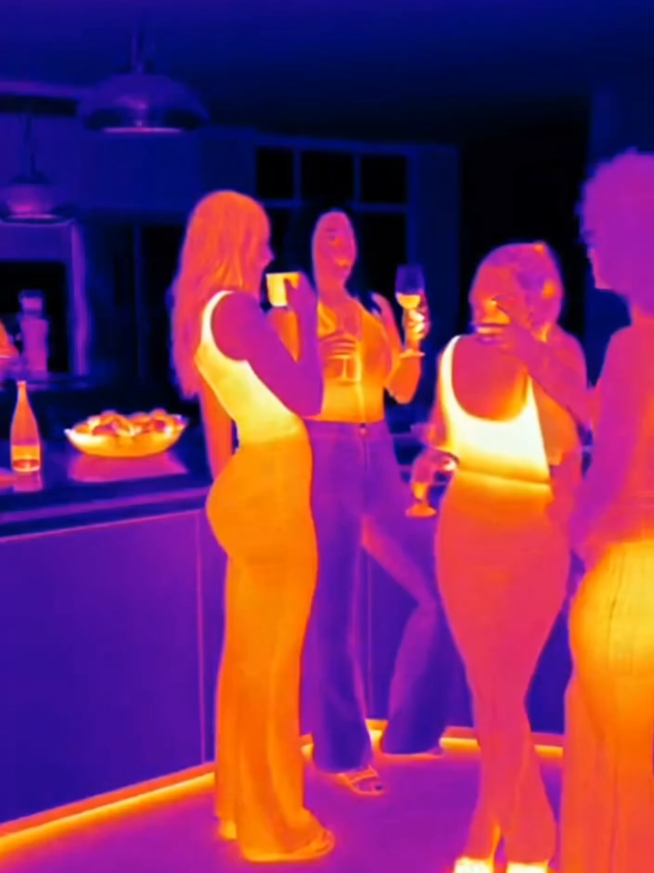Violento! 💨💨💨 Imagina hora que surgir um celular com tecnologia de sensor térmico, visão noturna...  Esse vai ser os videos do futuro! 🤣 Ver o obvio não vai ser mais tão legal, confere a demonstração. #thermal #tiktok #fart #normal #brasil🇧🇷 