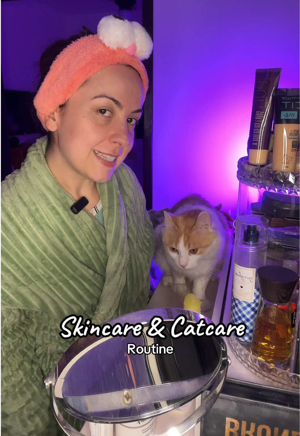 Mais um episódio do nosso Skincare & Catcare, o momento menos aguardado do dia do Fofão 🤭😹 #gatos #catcare #skincare #theordinary #cicaplastbaumeb5 
