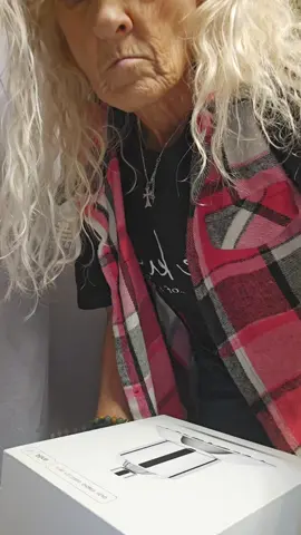 #afina #filteredshowerhead #silver#bathroom#showerhead Easy to install, less than 2 minutes,  comes with plumbers tape, wrench, 1 filter good for 90 days! Get clean water for hair and skin health!