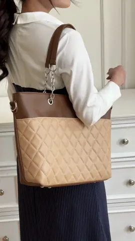 Phiên bản màu nâu của Maika có mặt trên kênh review rồi đây ạ, các nàng cùng đón xem em nó có gì khác biệt với phiên bản màu đen trước đó không nhaaa #GILAN #xuhuong #túixách #thờitrang 