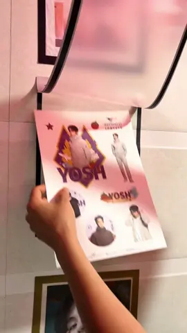 LARO TALAGA! Hindi na tayo mapapaso at lalaminate quarterly! Ang dali nalang palitan, PRINT l-DIKIT talaga tayo dito kay magnetic wall frame  #magneticwallframe #magneticframe #pasteit #nomoredrilling #teachersbulletinboards #bulletinboard #bulletinboardideas#fyp#tiktok 