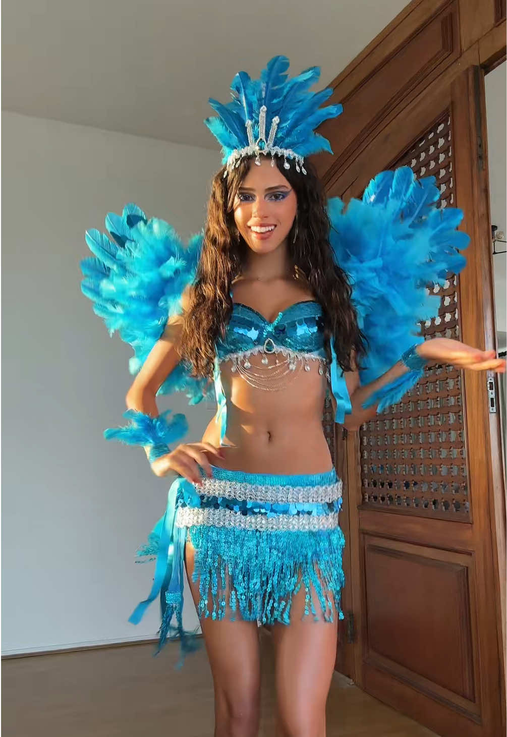 the one feather on the floor 😭 #halloweencostume #bluemacaw #rio #araraazul 