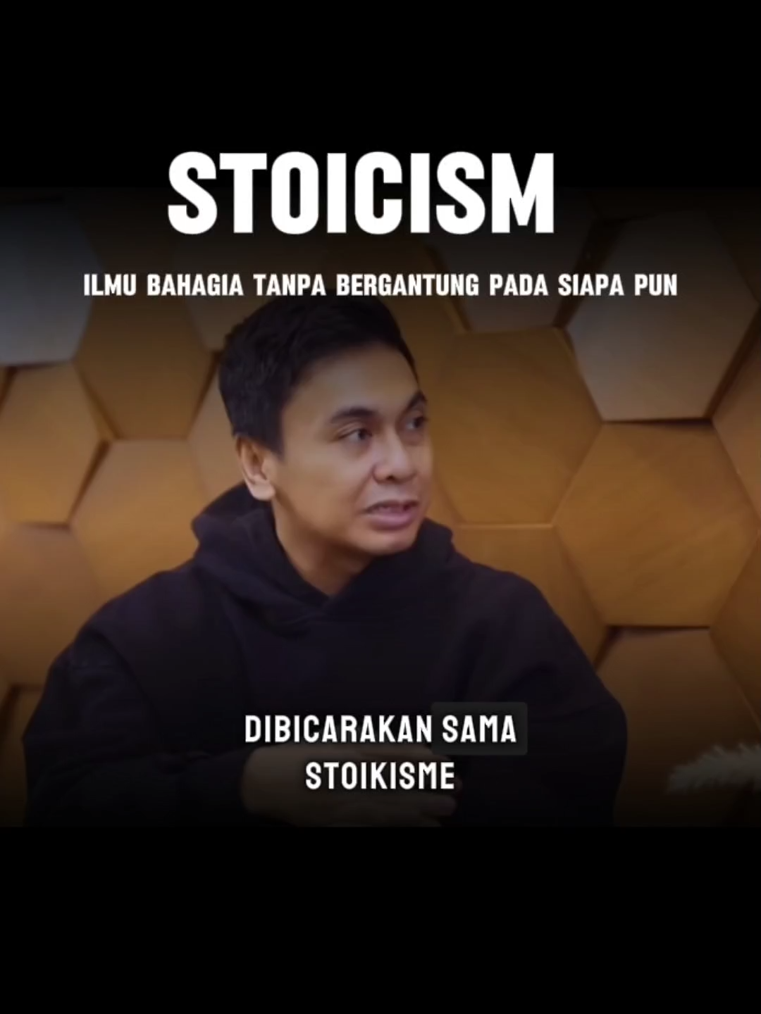 Dulu aku pikir Stoicism itu cuma filsafat kuno yang ribet. Tapi setelah baca buku tentang Stoicism, ternyata sederhana banget: kita nggak bisa ngatur apa yang terjadi, tapi kita bisa ngatur cara kita menanggapinya. Setiap kali stres atau kecewa, aku coba inget prinsip Stoicism — jangan bereaksi berlebihan, cukup pahami dan lepaskan. Hidup jadi jauh lebih tenang. Kadang aku ulang lagi bagian favorit dari buku Stoicism ini malam-malam sebelum tidur, sekadar mengingatkan diri kalau kontrol terbesar itu ada di dalam diri. Lucunya, makin sering aku baca tentang Stoicism, makin sadar kalau bahagia itu bukan soal keadaan, tapi soal sikap. 🌿 #stoicism #filosofihidup #mindsetpositif #selfgrowth #theartofstoicism