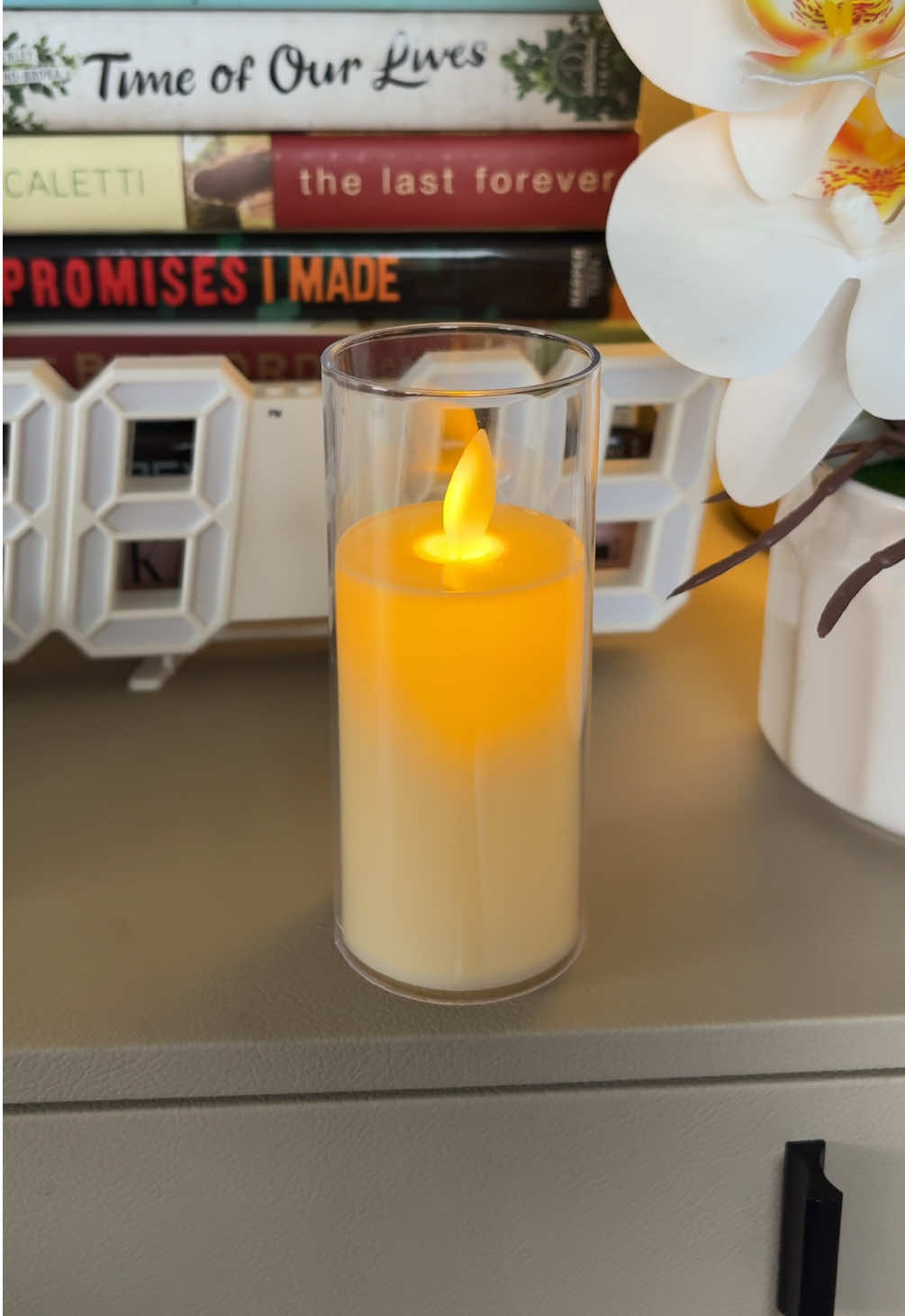 Replying to @Ms. Anne ౨ৎ bakit kasi ngayon lang may ganitong candle? Pero buti nalang meron na #candle #ledcandle 