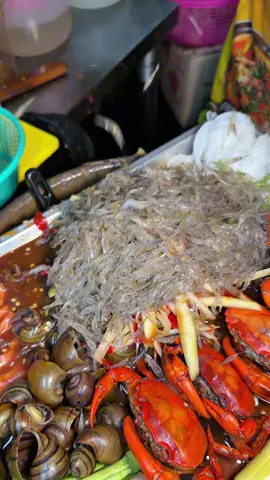 กุ้งเต้นนัวๆๆ #ไก่ยกครก #พัทยา #pattaya #อาหารอีสาน #thailand 