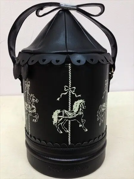 Ahhhh~ i say while blood pours out of my mouth  #carnival #freakshow #altfashion 