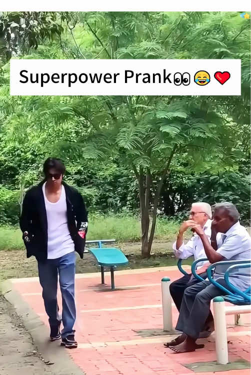Superpower pranks shock passersby 🤣😜❤️#haha #funny #funnyvideo #funnytiktok #funnymoment #superpower #prank #funnyprank #scareprank #human #people #omg #fyp #fypシ #foryou #foryourpage #usa 