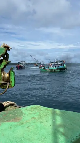 Trên Bờ Thì Choi Kèn, Dưới Nước Thì Chơi Ghe . 2 anh Đụng Nhau Kinh quá #fyb #xuonghuongtiktok #xuhuong 