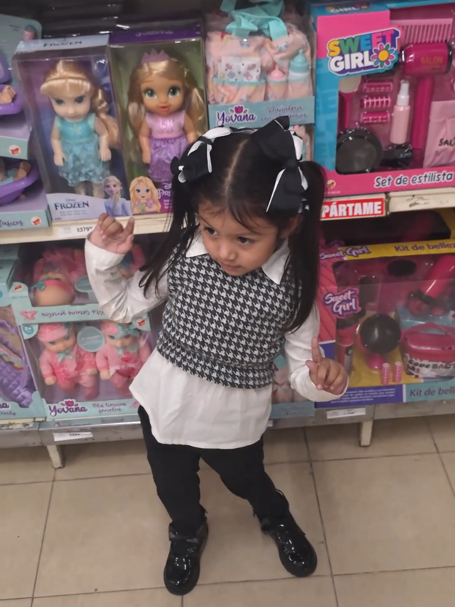 VAMOS A COMPRARLE JUGUETES A @MINI BARBIE 💕 