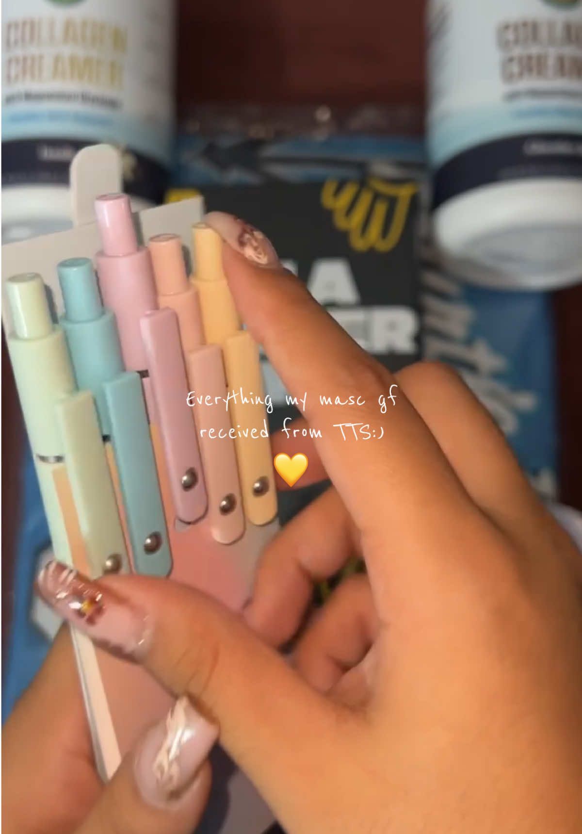 The song, the carabiner…. On brand 🏳️‍🌈 those cute pens i might have to keep for myself🤣🤣😘✨  #fallpickups #fallfindsforyou #dealsforyoudays #dealsforyou #pens #officesupplies #baseballjersey #putafingerdown #collagencreamer #carabiner #fallfinds #masc #mascgf #wlwcouple #haulvideo #laurenandroxanne 