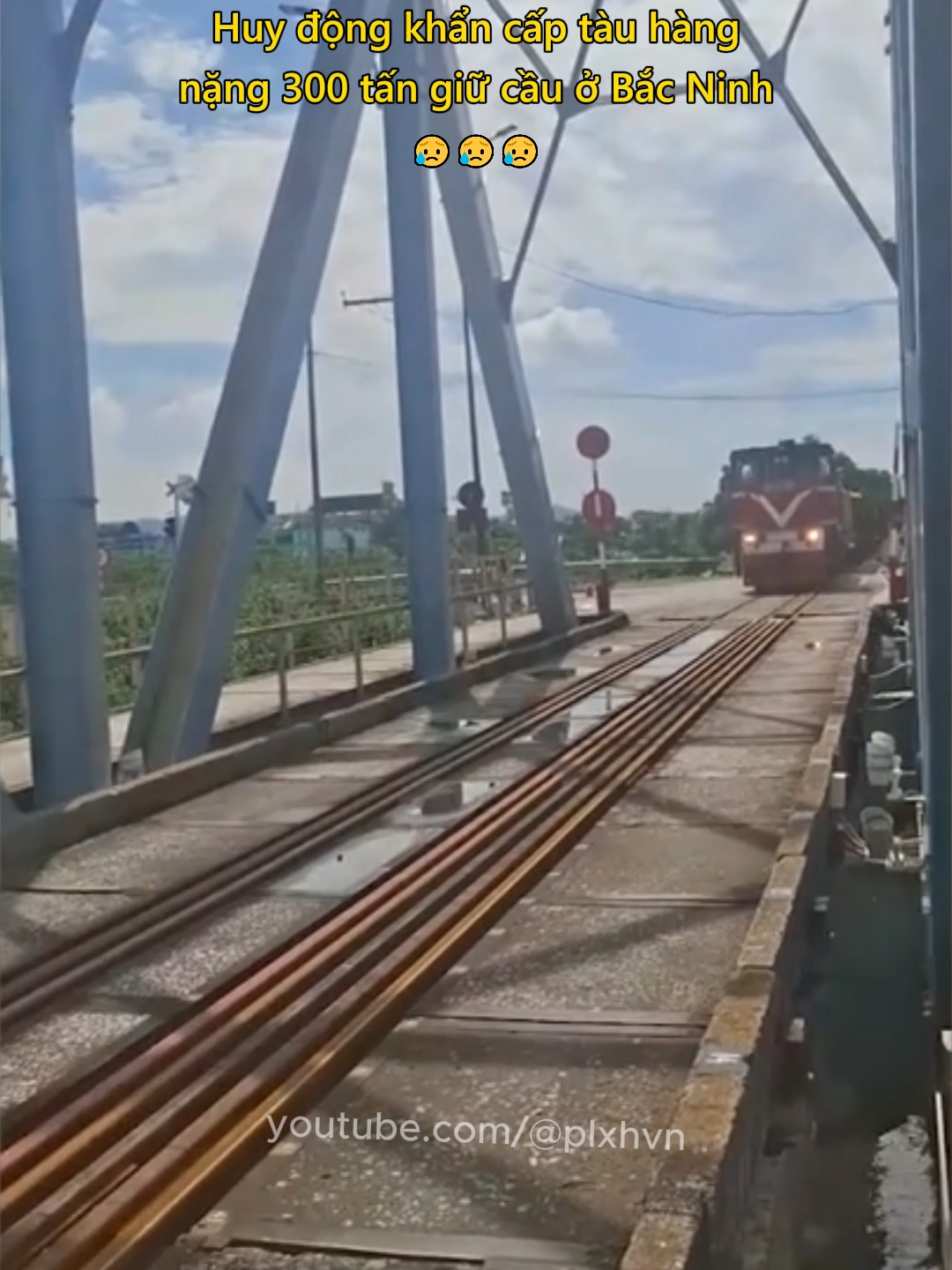 Huy động khẩn cấp tàu hàng 300 tấn giữ cầu ở Bắc Ninh 😥 #tintuc #tinnong #bacninh #giaothong #plxhvn #phapluatxahoi