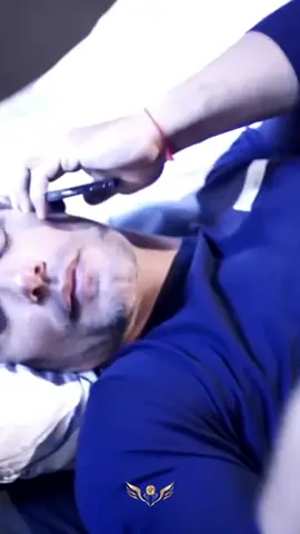 Laura Pausini/ ℰ𝓃 𝓁𝒶 𝓅𝓊ℯ𝓇𝓉𝒶 𝒹ℯ 𝒶𝓁 𝓁𝒶𝒹ℴ . #lapaucelin #celebrity #tbt #tendencia #laurapausini 