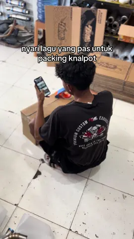 👨🏻‍🦱 : 